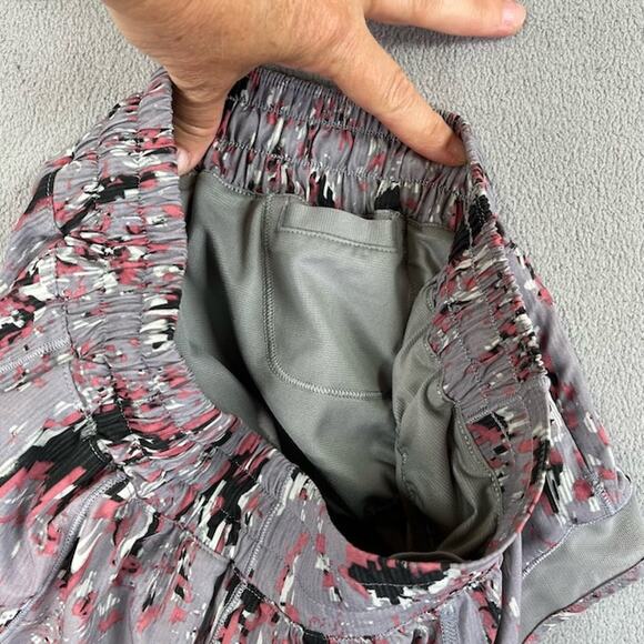 Lululemon Shorts Womens 6 Gray Speed Up Low Rise‎ Lined Floral Running Workout - Picture 4 of 12